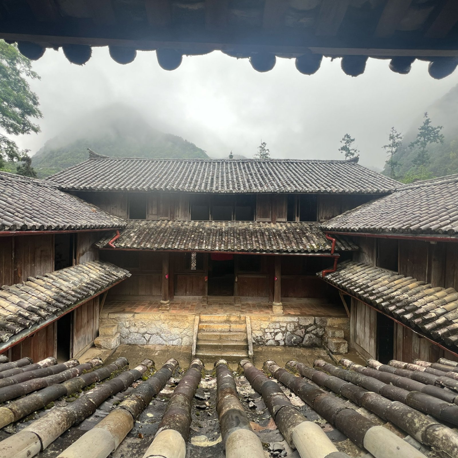 Night-sky courtyard lanterns